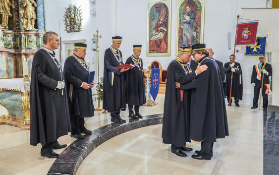 Oružje dolje, čaše gore!